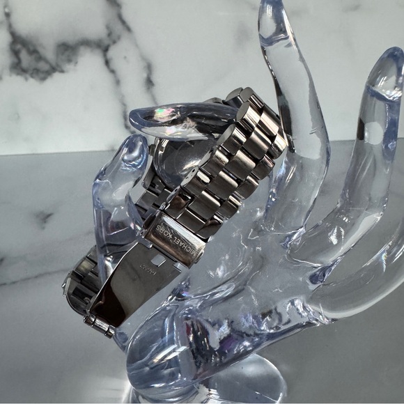 Michael Kors Silver Watch fits 7” wrist - Picture 7 of 14